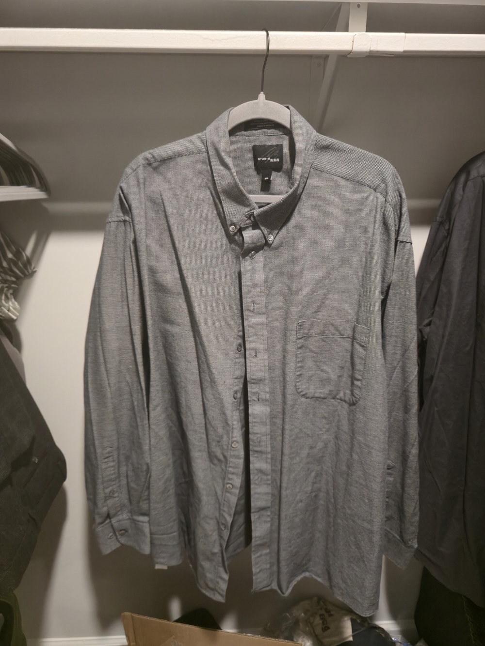 Bill Blass Men's Heather Gray Button-Down Casual Shirt